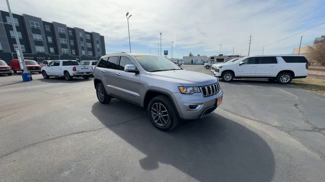 Used 2017 Jeep Grand Cherokee Limited image 2