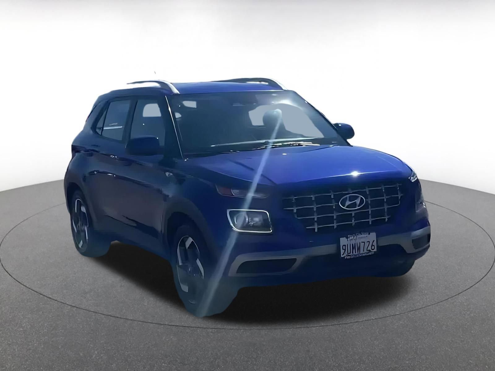 Used 2025 Hyundai Venue SEL image 2
