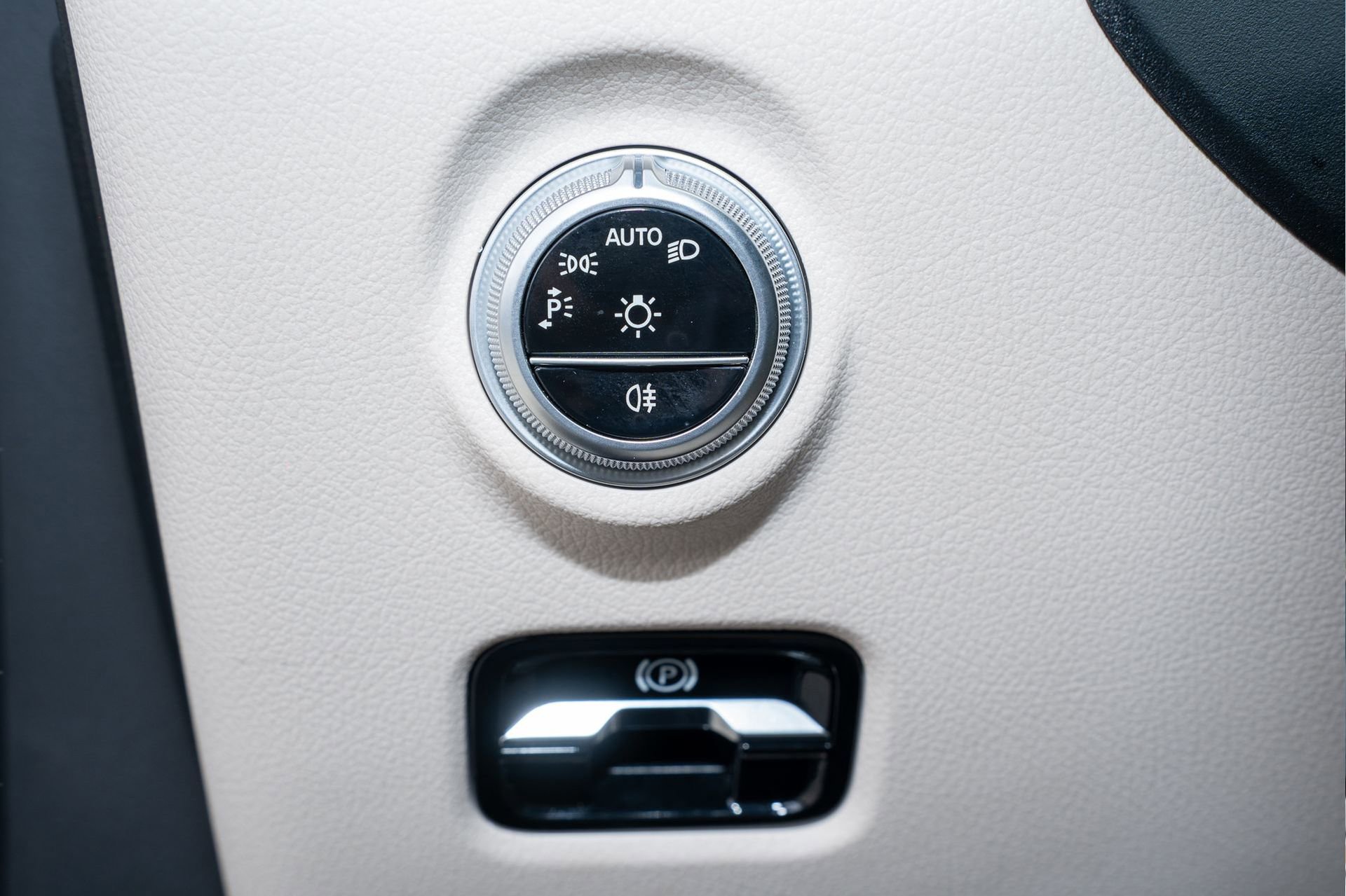 Used 2025 Mercedes-Benz C 300 4MATIC Sedan image 29