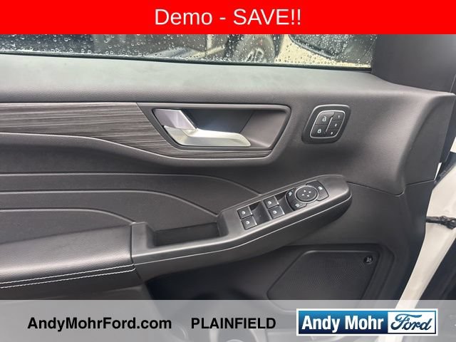 New 2025 Ford Escape SE w/ PHEV Premium Package FWD image 13