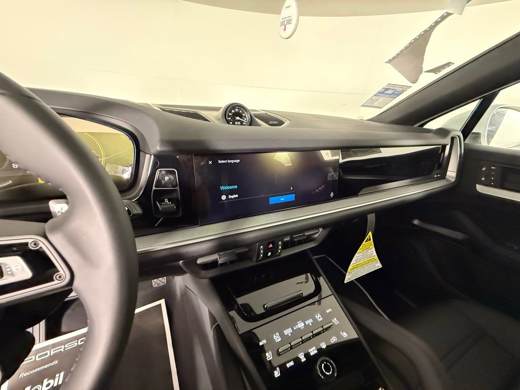 Certified 2025 Porsche Cayenne Coupe image 41