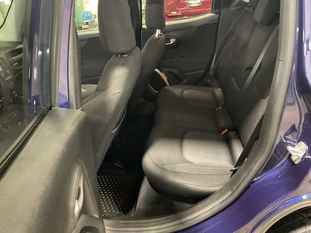 Used 2017 Jeep Renegade Latitude w/ Popular Equipment Group image 18