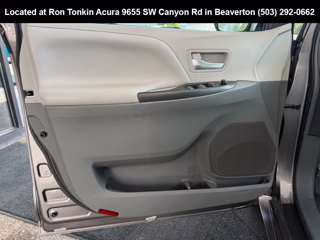 Used 2017 Toyota Sienna LE FWD image 11