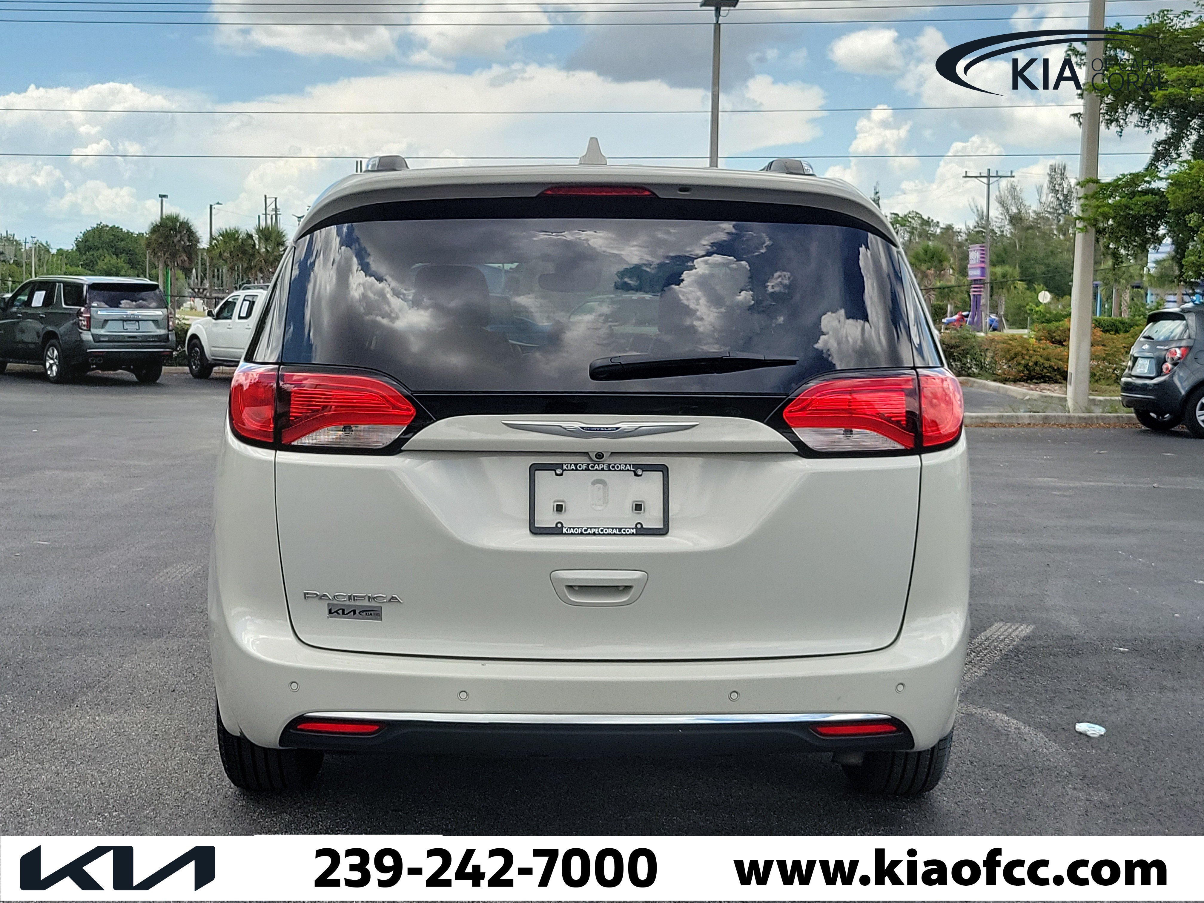 Used 2020 Chrysler Pacifica Touring-L Plus FWD image 5