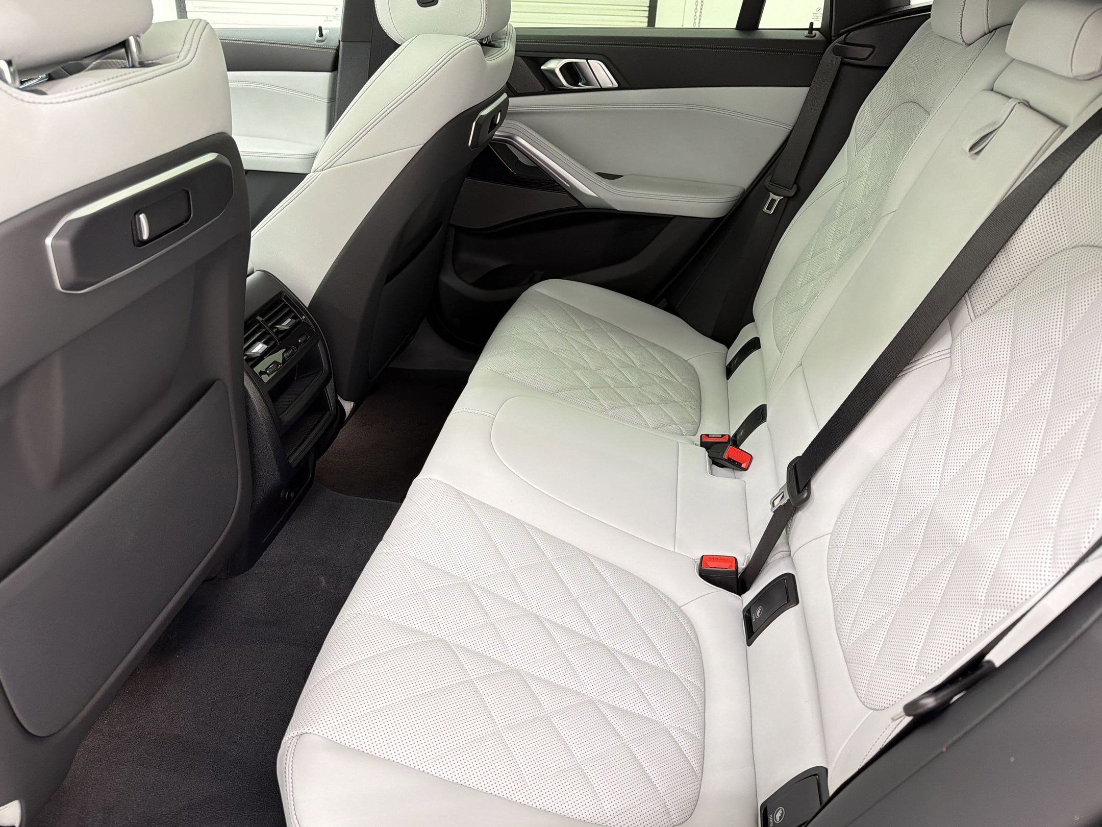 New 2027 BMW X6 xDrive40i AWD/4WD image 14