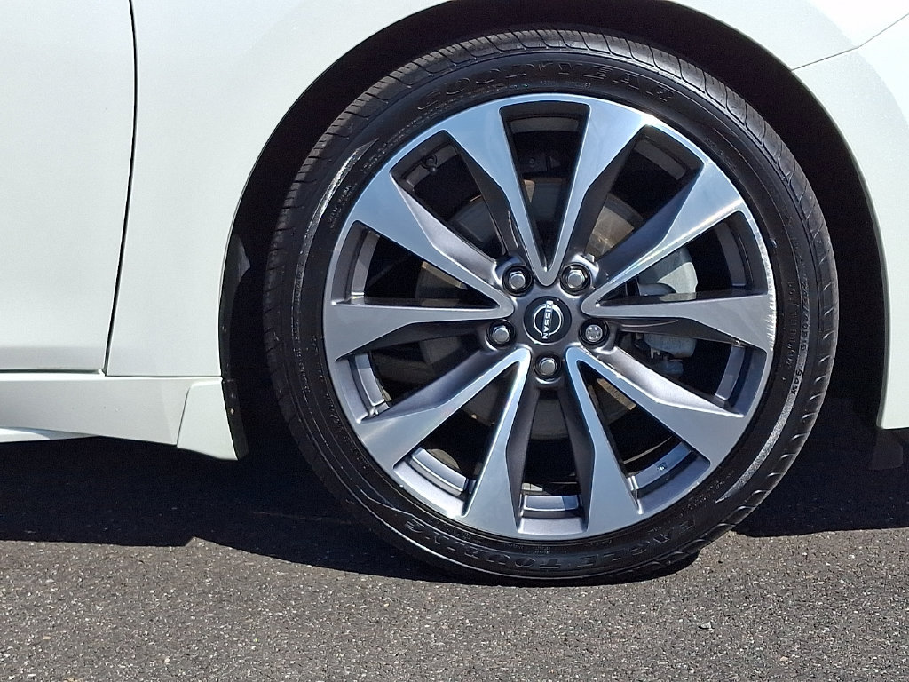 Certified 2023 Nissan Maxima Platinum w/ Sport Mat Group FWD image 9