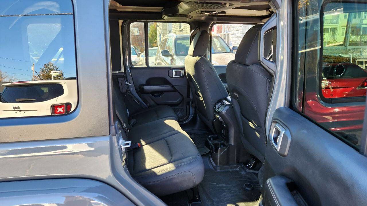 Used 2018 Jeep Wrangler Unlimited Sahara w/ Dual Top Group AWD/4WD image 18