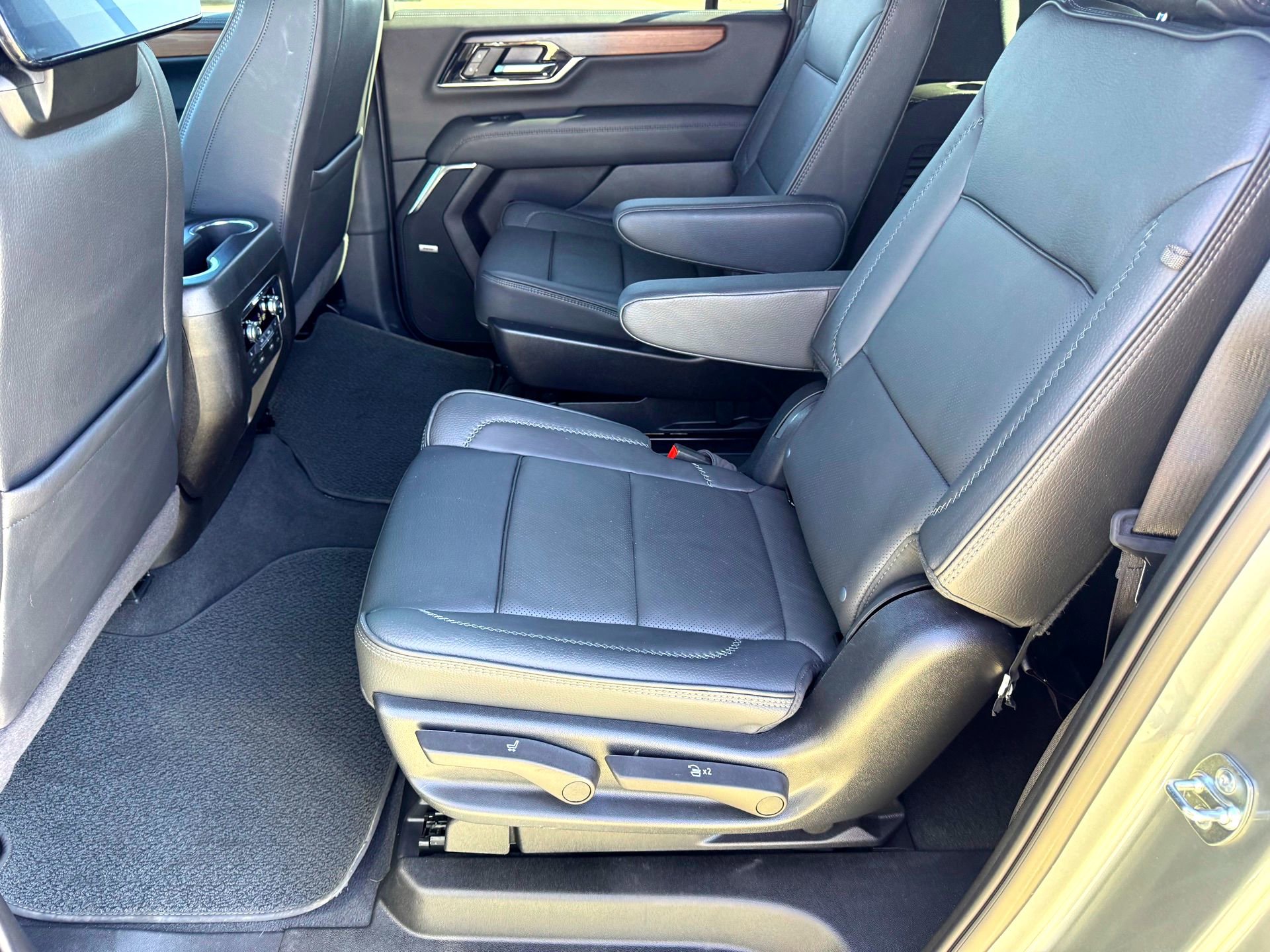 Used 2025 GMC Yukon XL Denali w/ Denali Reserve Package image 21