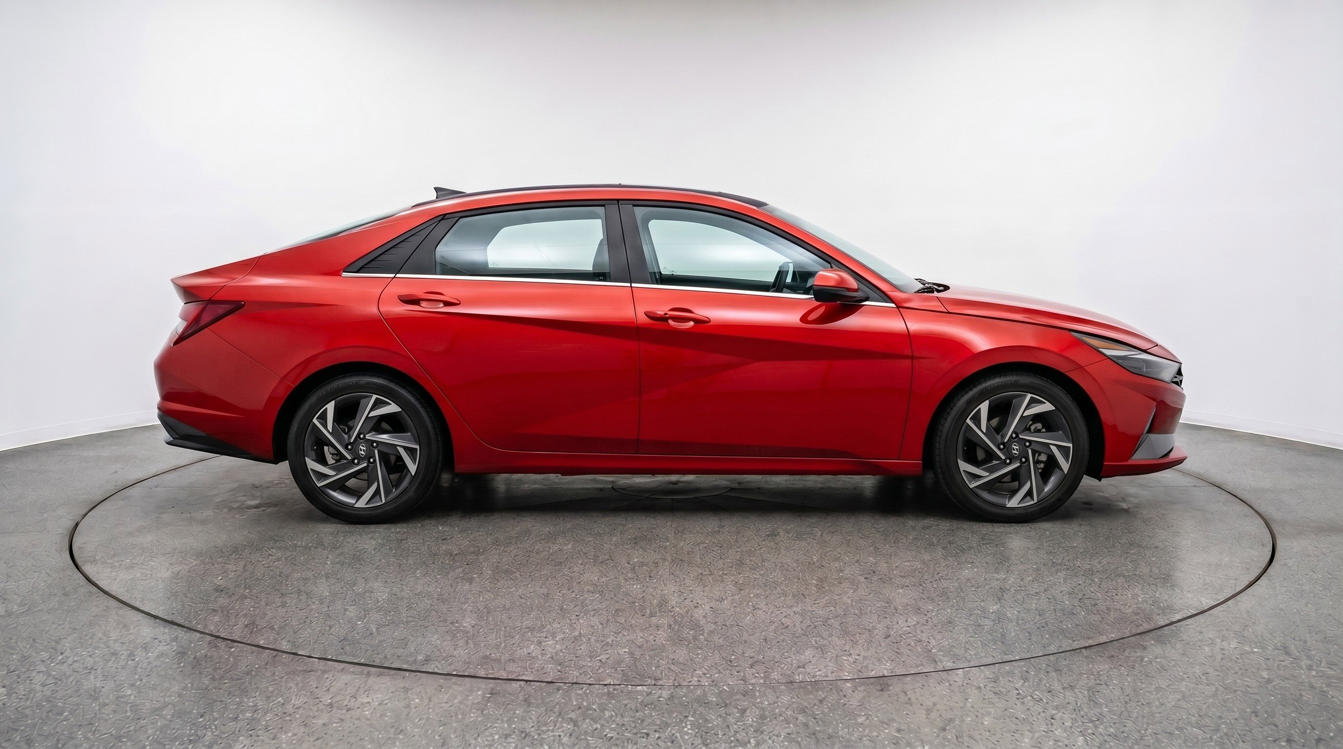 Used 2025 Hyundai Elantra SEL FWD image 11
