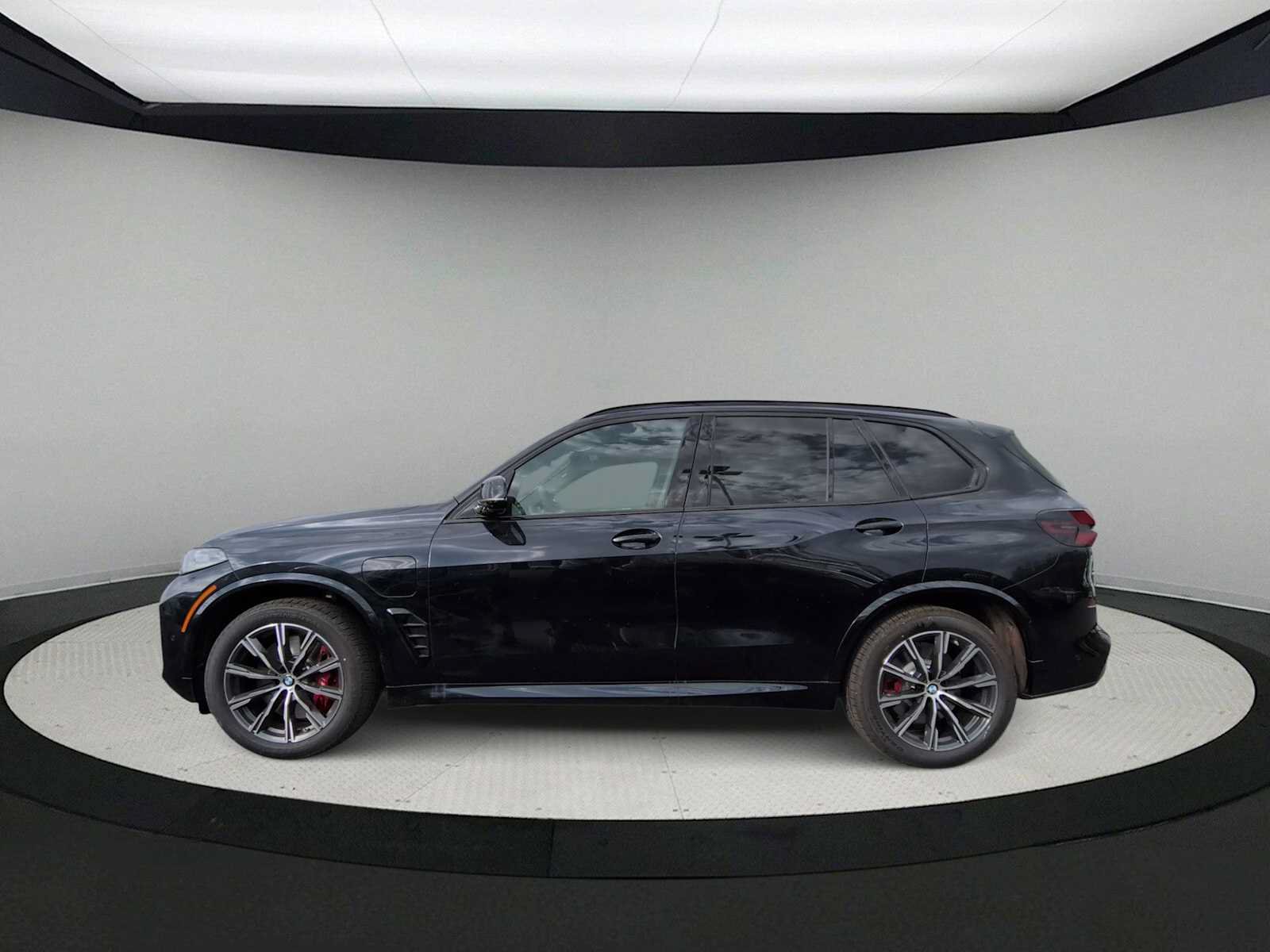 Used 2026 BMW X5 xDrive50e w/ M Sport Package AWD/4WD image 5
