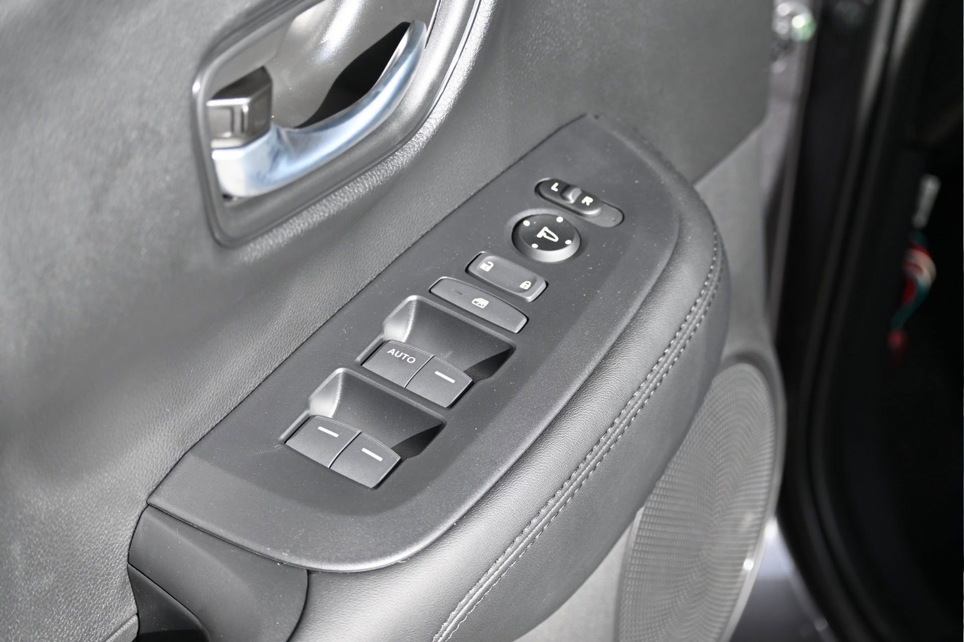 New 2026 Honda HR-V LX image 16