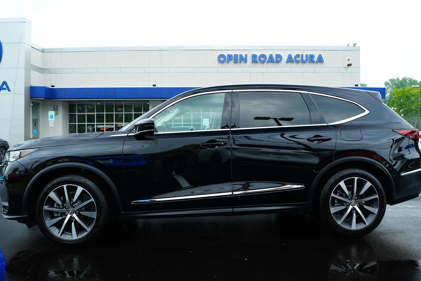 Certified 2026 Acura MDX w/ Technology Package AWD/4WD image 4