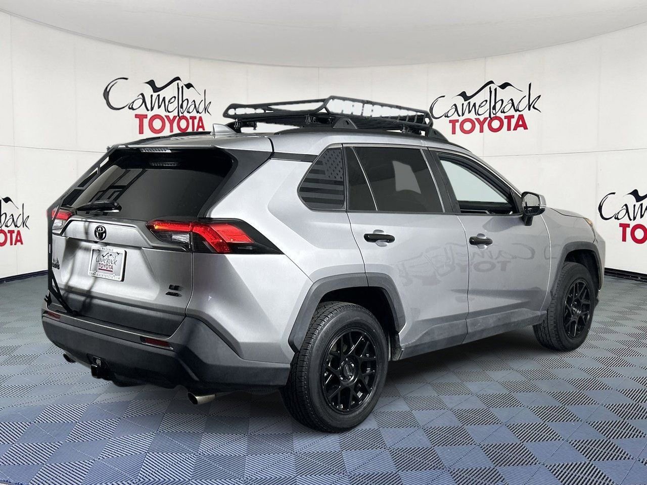 Used 2021 Toyota RAV4 LE image 8