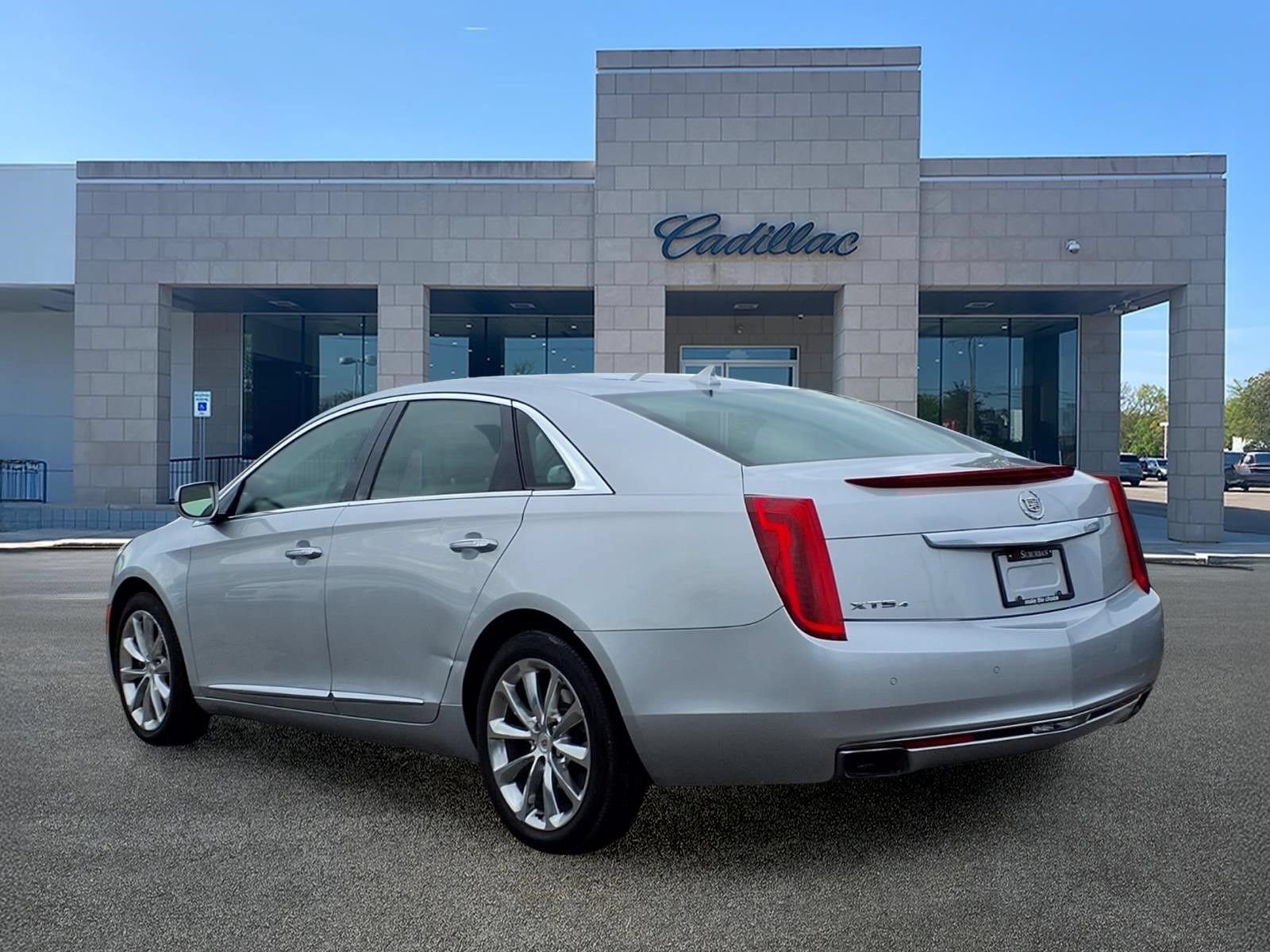 Used 2014 Cadillac XTS Luxury w/ Driver Awareness Package AWD/4WD image 6