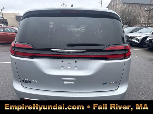Used 2023 Chrysler Pacifica Limited image 4