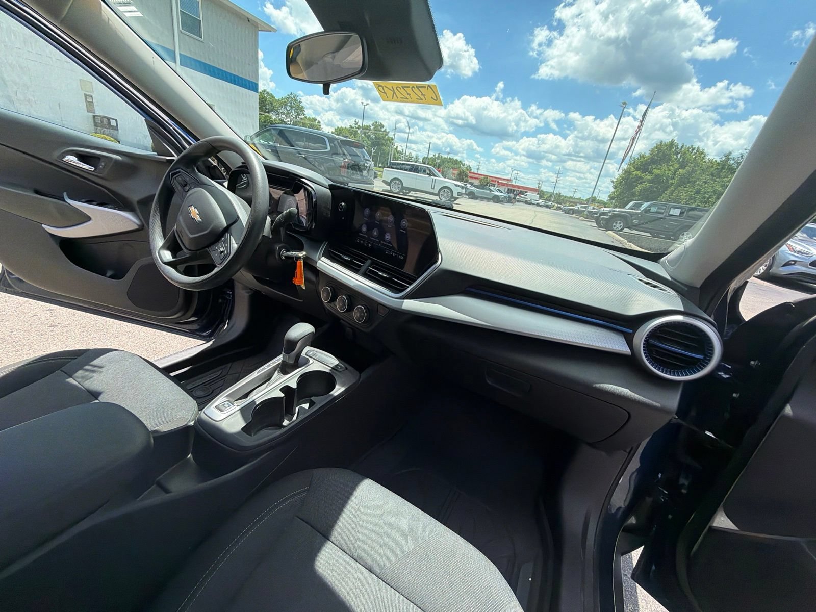 Used 2024 Chevrolet Trax LS w/ LS Convenience Package FWD image 29