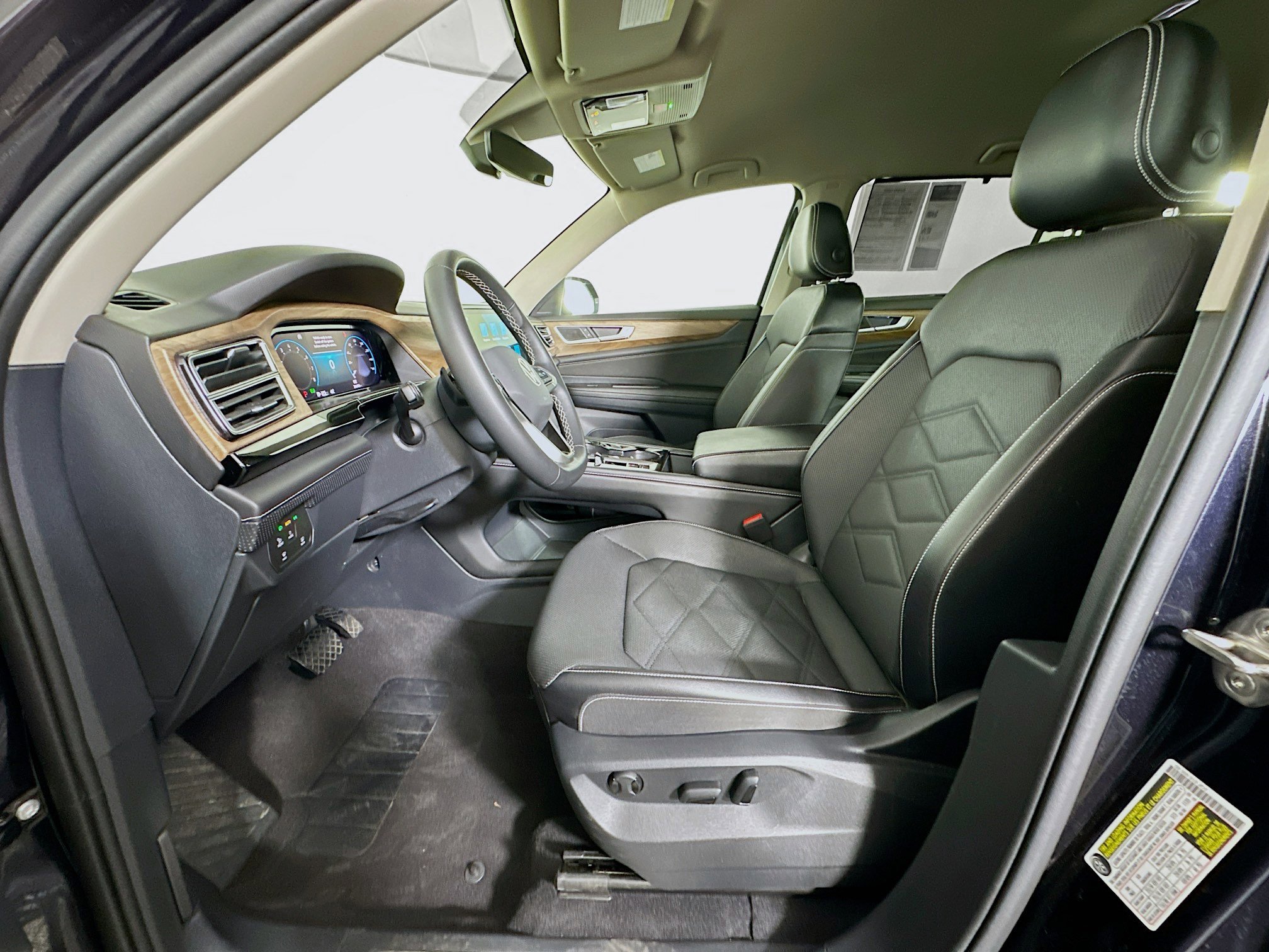 Used 2024 Volkswagen Atlas SE image 13