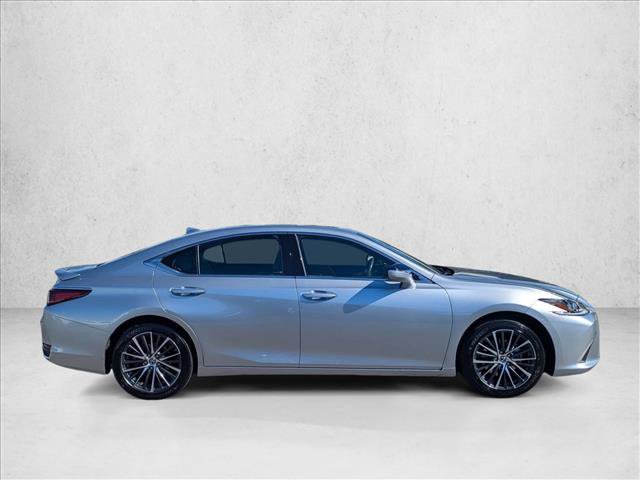 Used 2023 Lexus ES 300h w/ Premium Package image 4