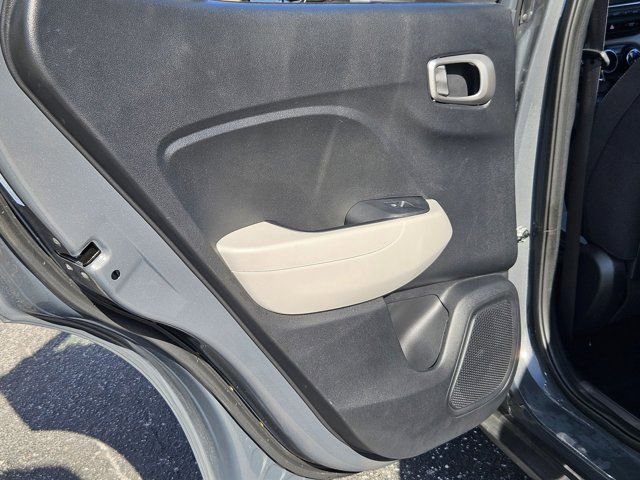 Used 2025 Hyundai Venue SEL image 24