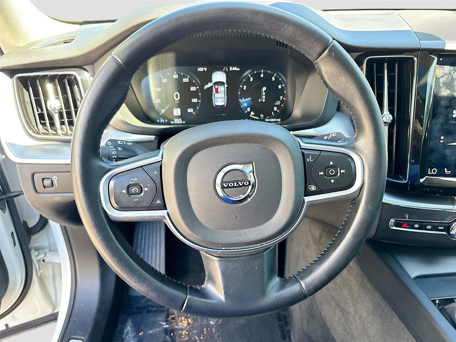 Used 2020 Volvo XC60 T6 Momentum AWD/4WD image 12