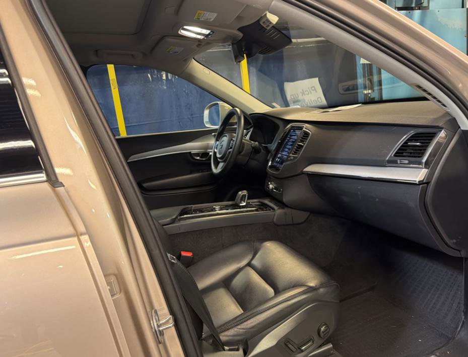 Used 2023 Volvo XC90 B5 Core w/ Climate Package AWD/4WD image 2