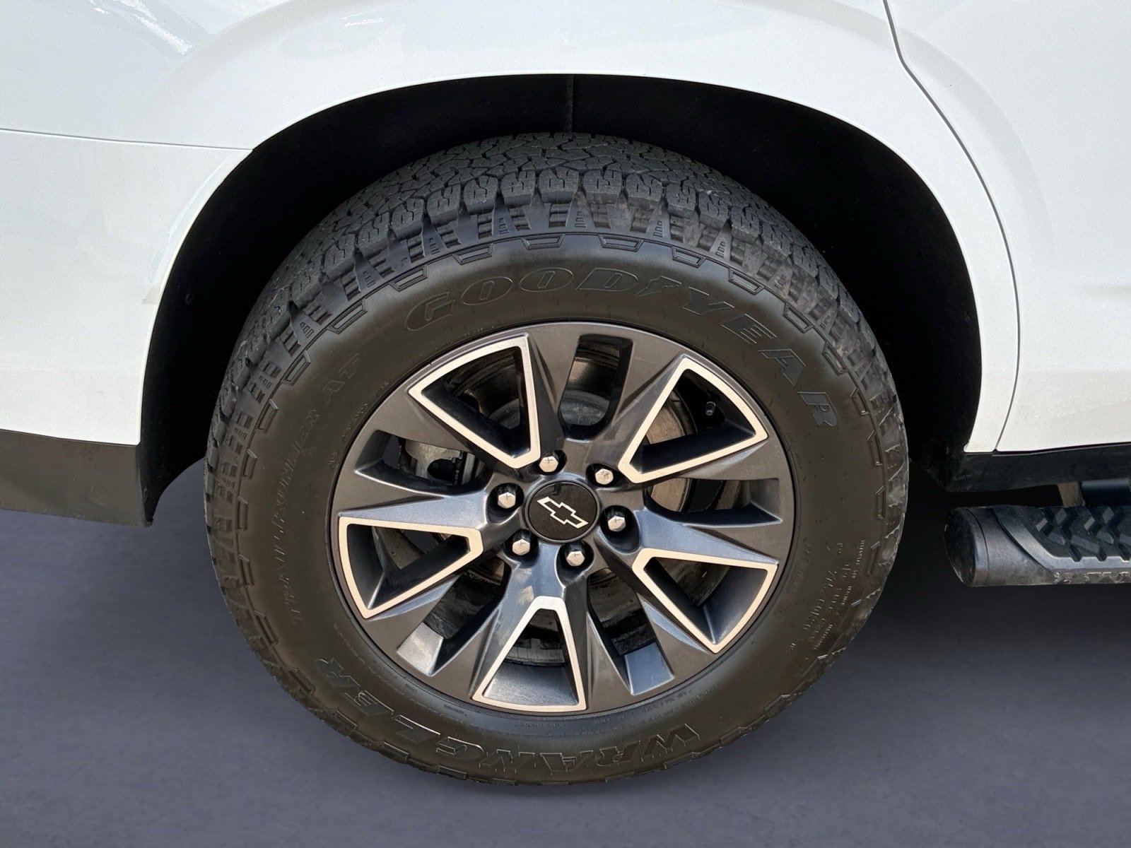 Used 2022 Chevrolet Tahoe Z71 w/ Luxury Package AWD/4WD image 15
