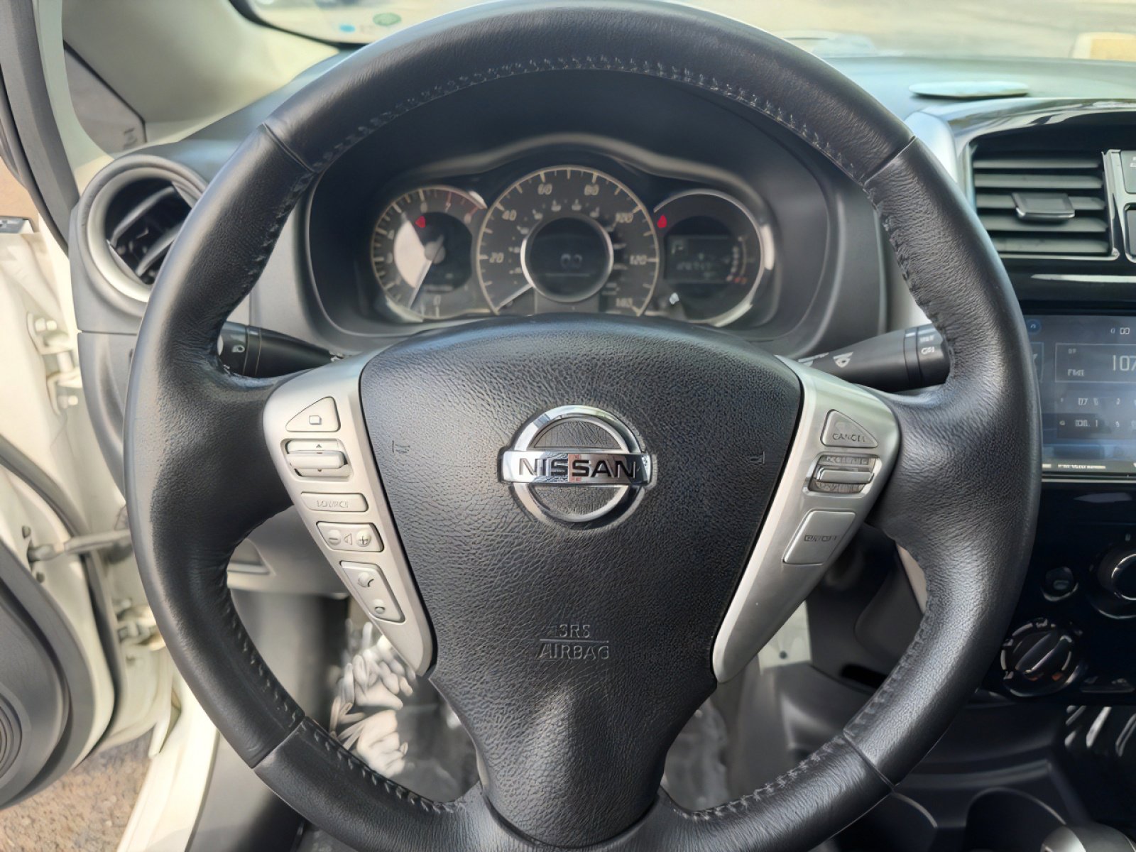Used 2015 Nissan Versa Note SV FWD image 17