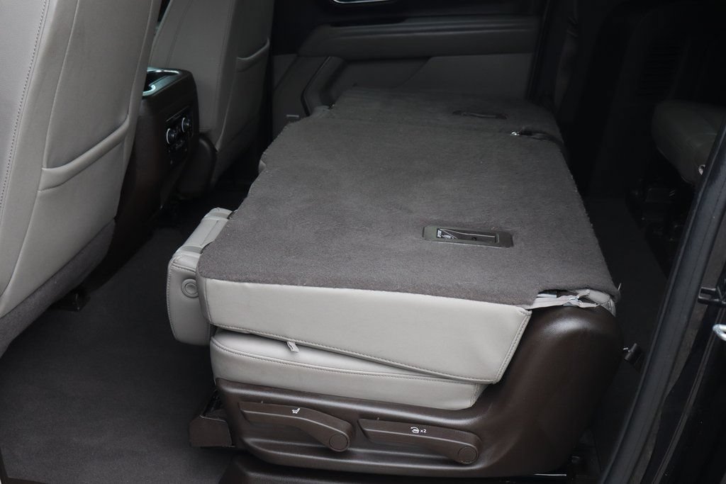 Used 2022 Chevrolet Suburban Z71 w/ Luxury Package AWD/4WD image 39