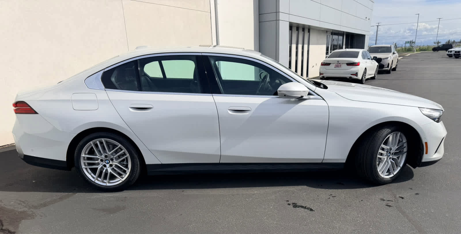 Used 2025 BMW 530i xDrive image 7