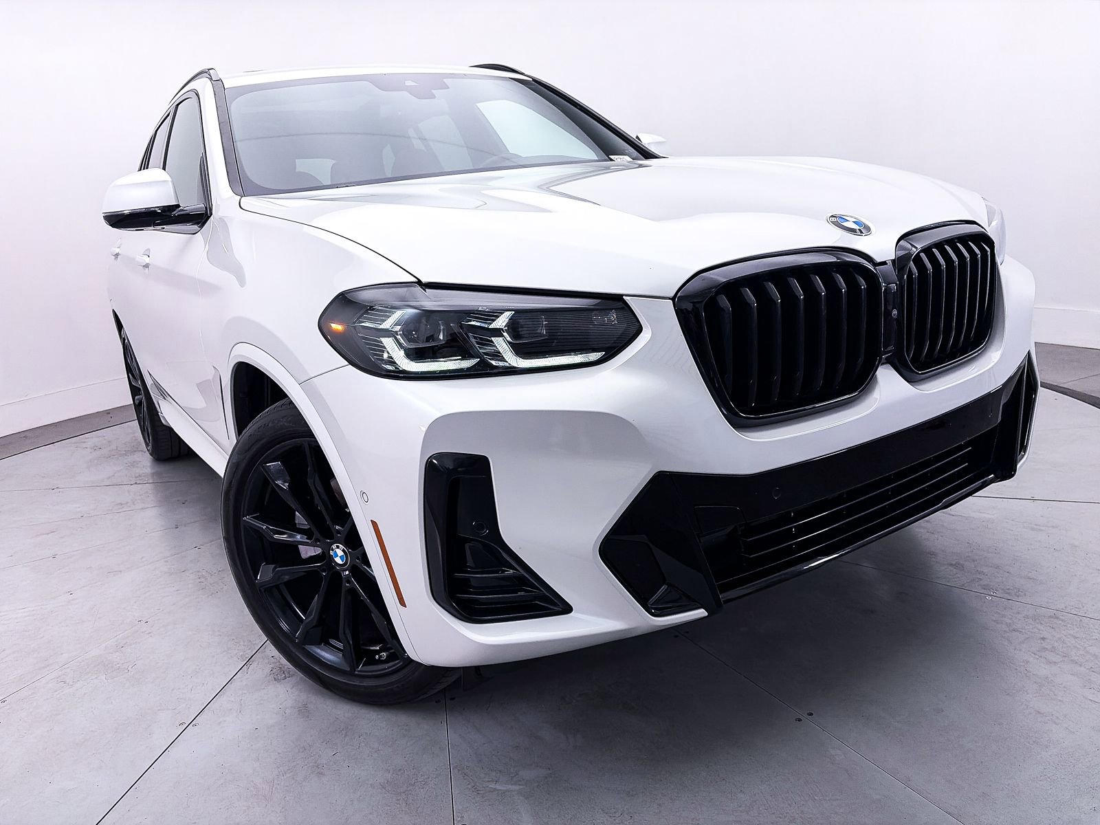 Used 2024 BMW X3 sDrive30i w/ M Sport Package RWD image 9