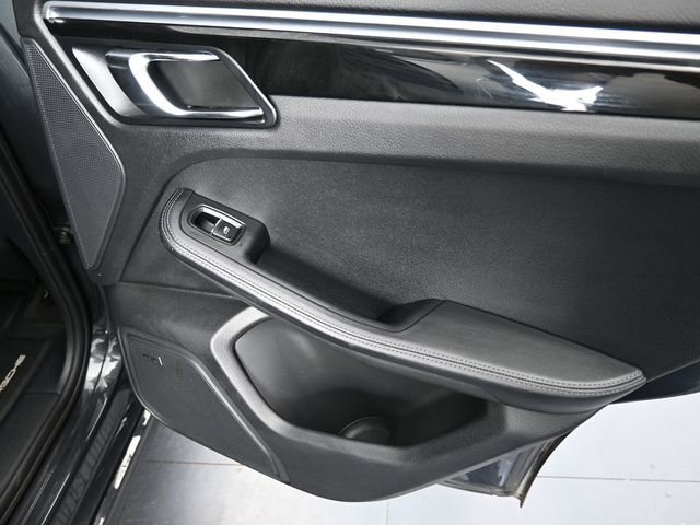 Used 2017 Porsche Macan GTS w/ Premium Package Plus image 38