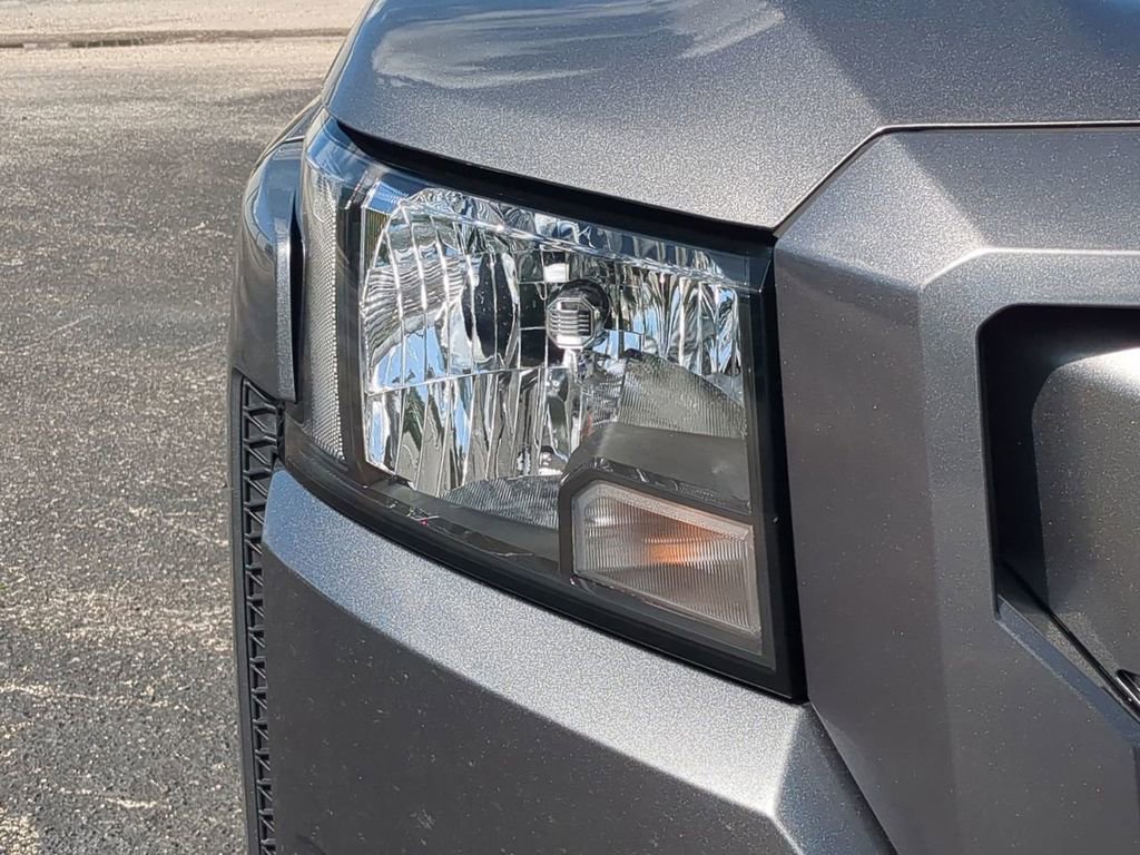 Certified 2022 Nissan Frontier SV image 10