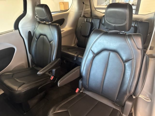 Used 2024 Chrysler Pacifica Touring-L FWD image 12