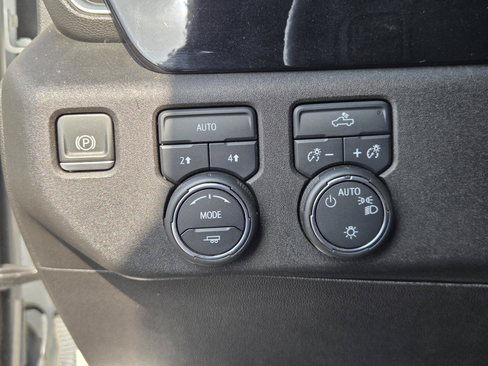 Used 2022 Chevrolet Silverado 1500 LT AWD/4WD image 18