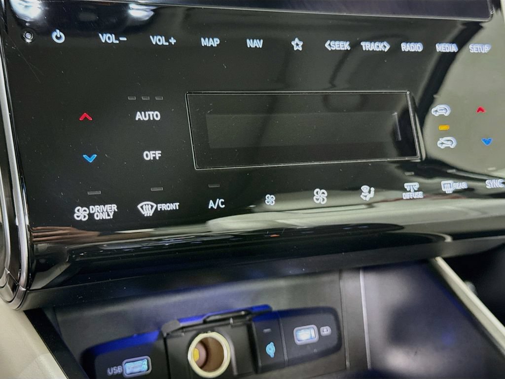 Certified 2024 Hyundai Tucson Limited AWD/4WD image 10
