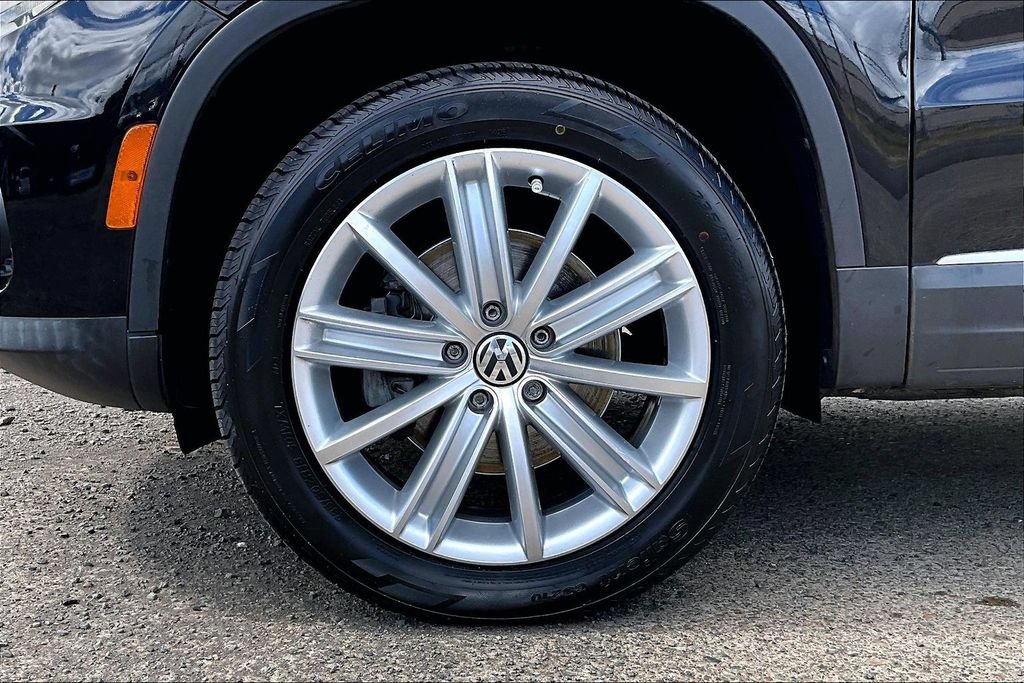 Used 2016 Volkswagen Tiguan SE AWD/4WD image 12