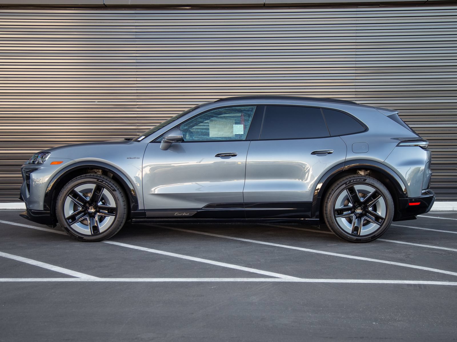 New 2026 Porsche Cayenne Turbo AWD/4WD image 2