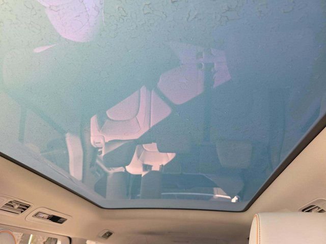 Used 2025 Volkswagen ID. Buzz 1st Edition image 10