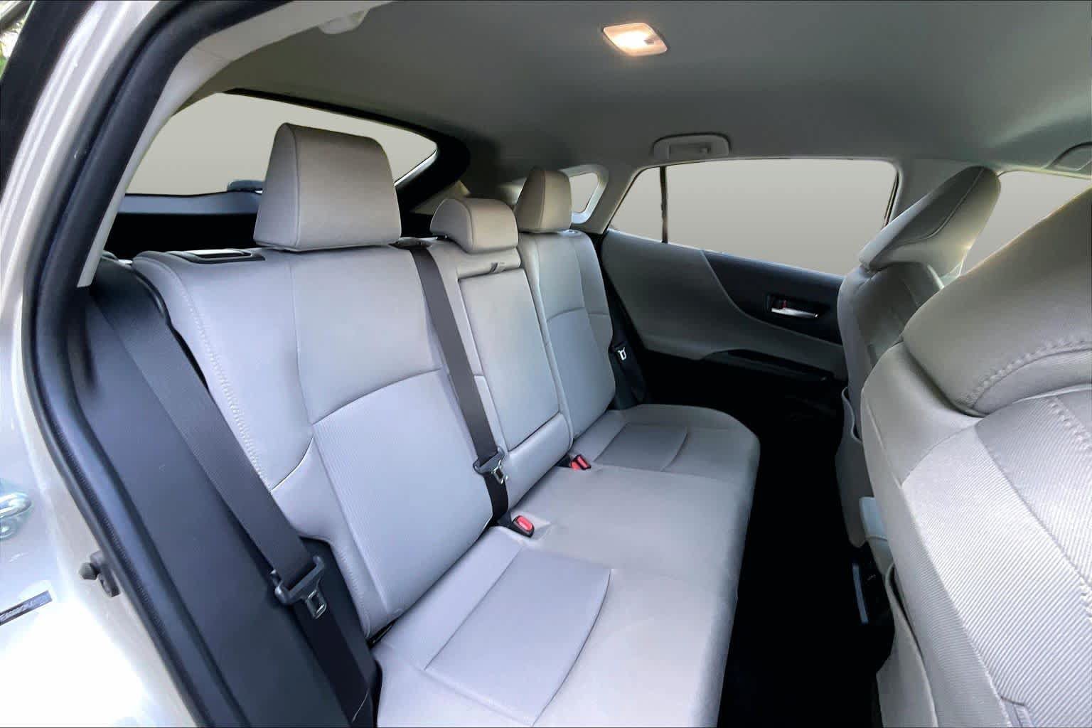 Used 2021 Toyota Venza LE AWD/4WD image 18