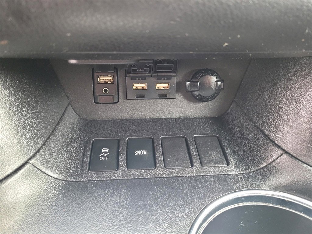 Used 2019 Toyota Highlander LE image 18