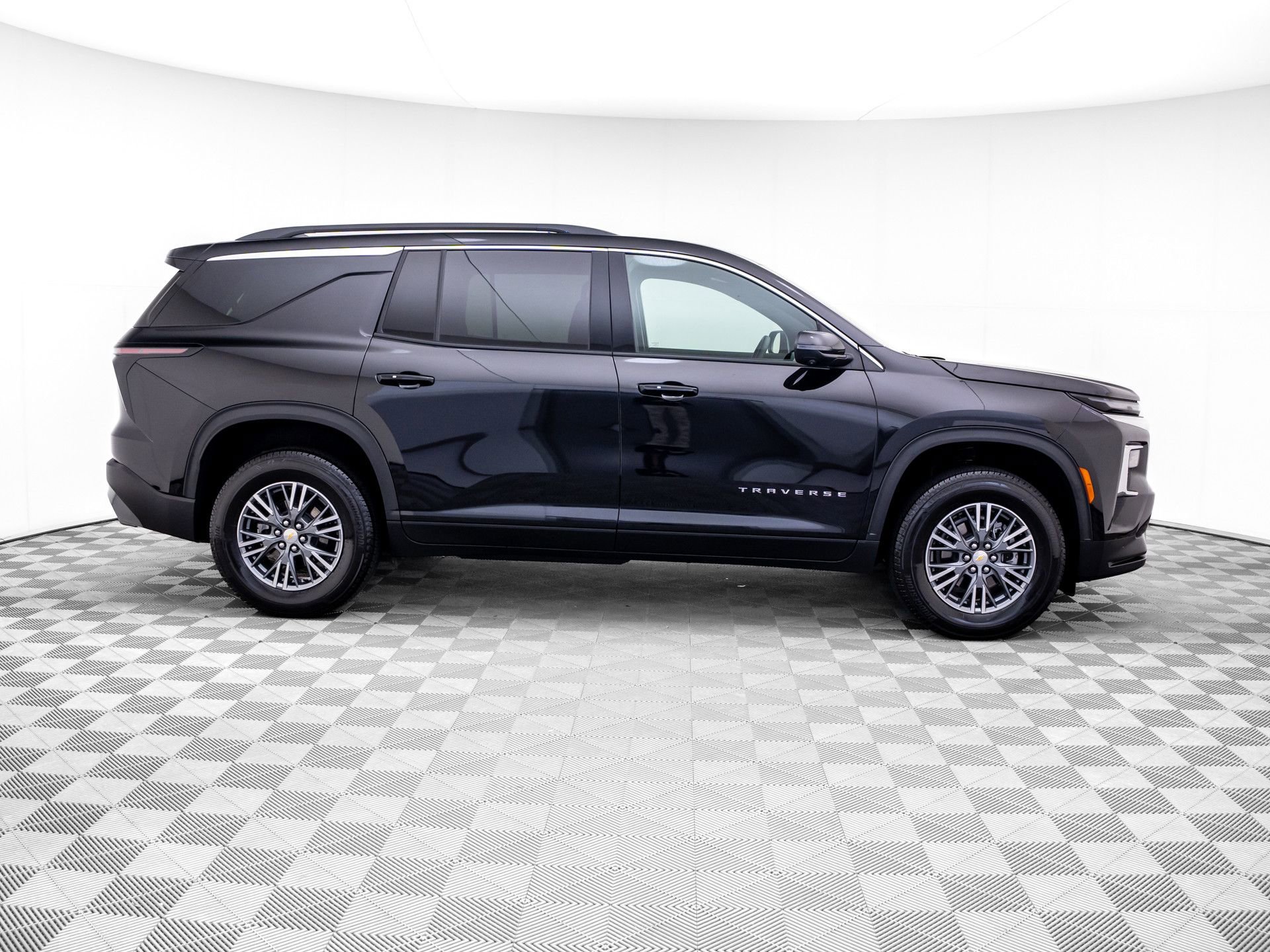 Used 2026 Chevrolet Traverse LT w/ Driver Confidence Package FWD image 6