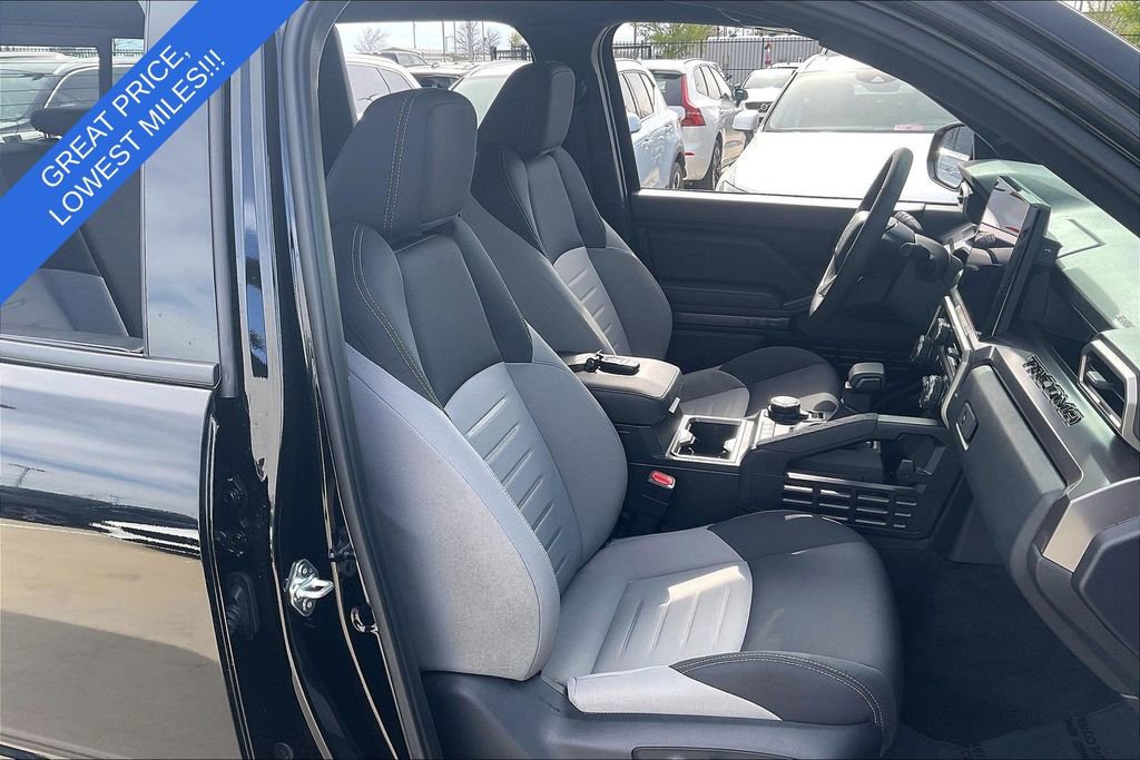 Used 2025 Toyota Tacoma TRD Sport w/ TRD Sport Upgrade Package image 11