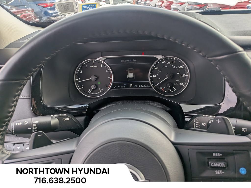 Used 2025 Nissan Pathfinder SV image 6