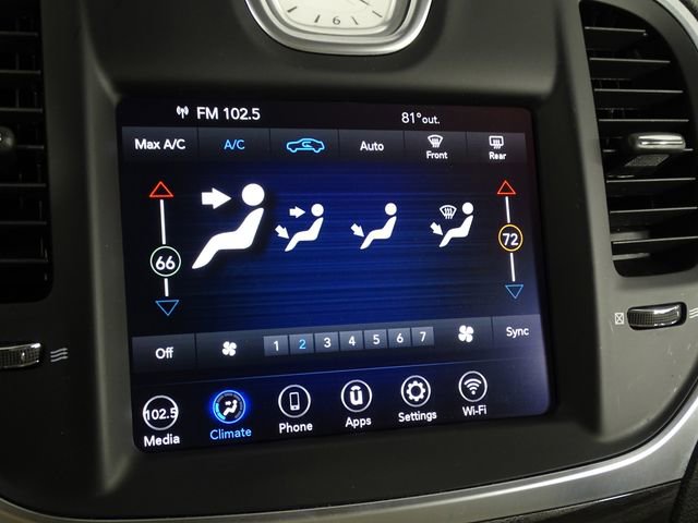 Used 2022 Chrysler 300 Touring w/ Sport Appearance Package image 32