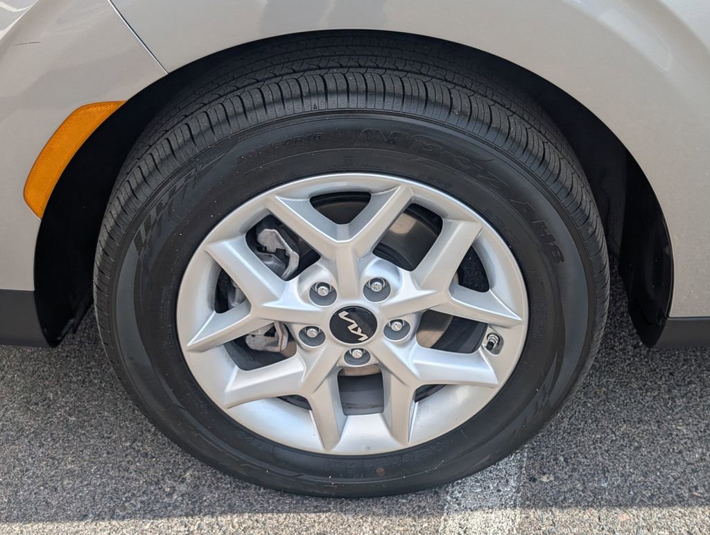 Used 2025 Kia Soul LX FWD image 23