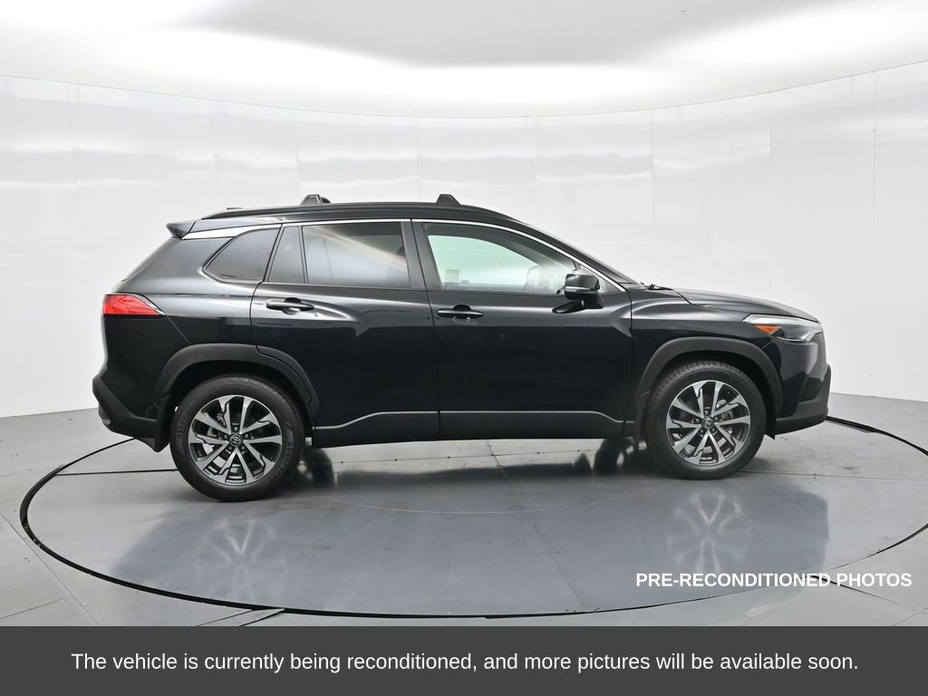 Used 2023 Toyota Corolla Cross XLE image 5