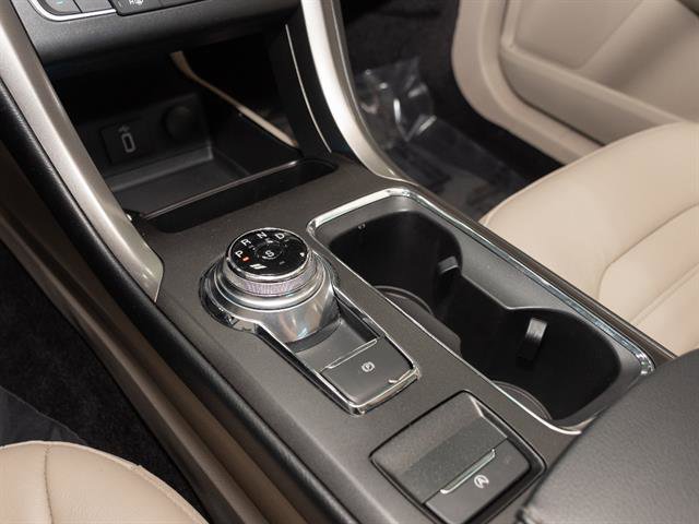 Used 2017 Ford Fusion SE w/ Fusion SE Technology Package image 16