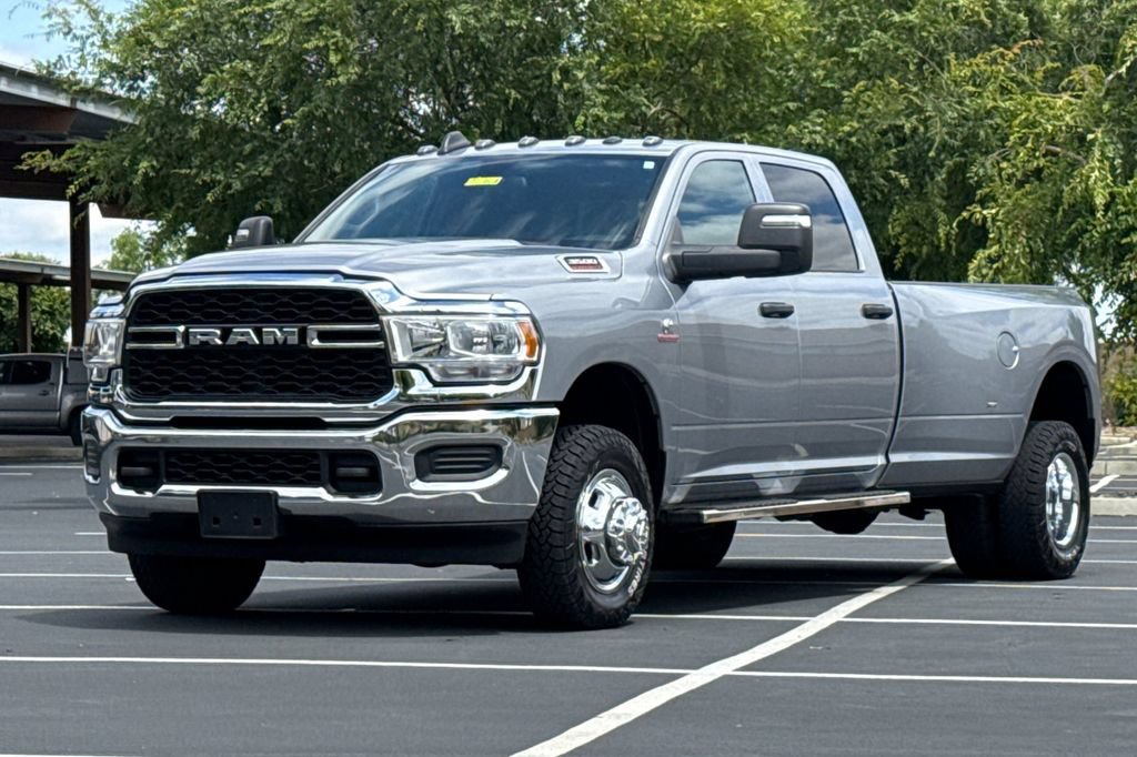 Used 2024 RAM 3500 Tradesman w/ Chrome Appearance Group AWD/4WD image 15