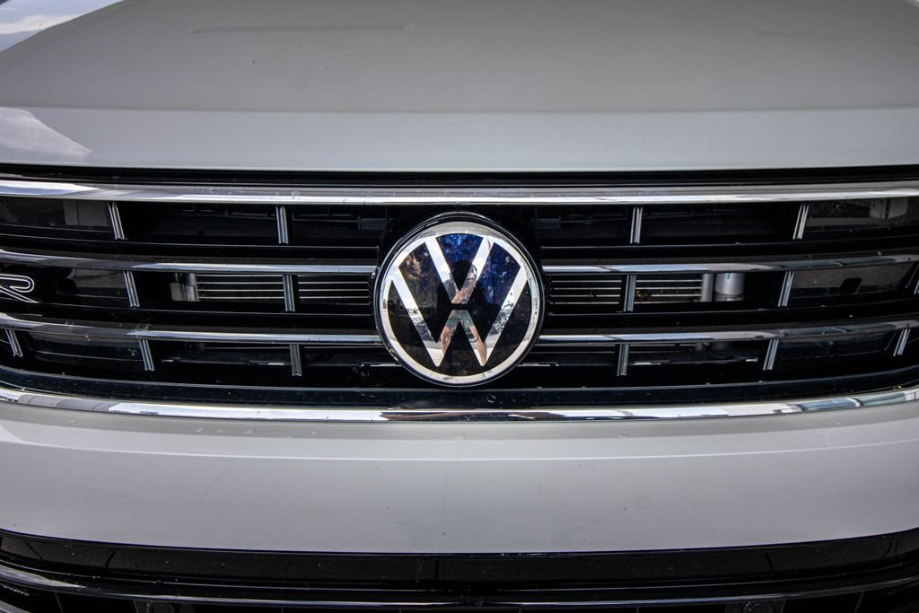 Certified 2023 Volkswagen Tiguan SE R-Line FWD image 8