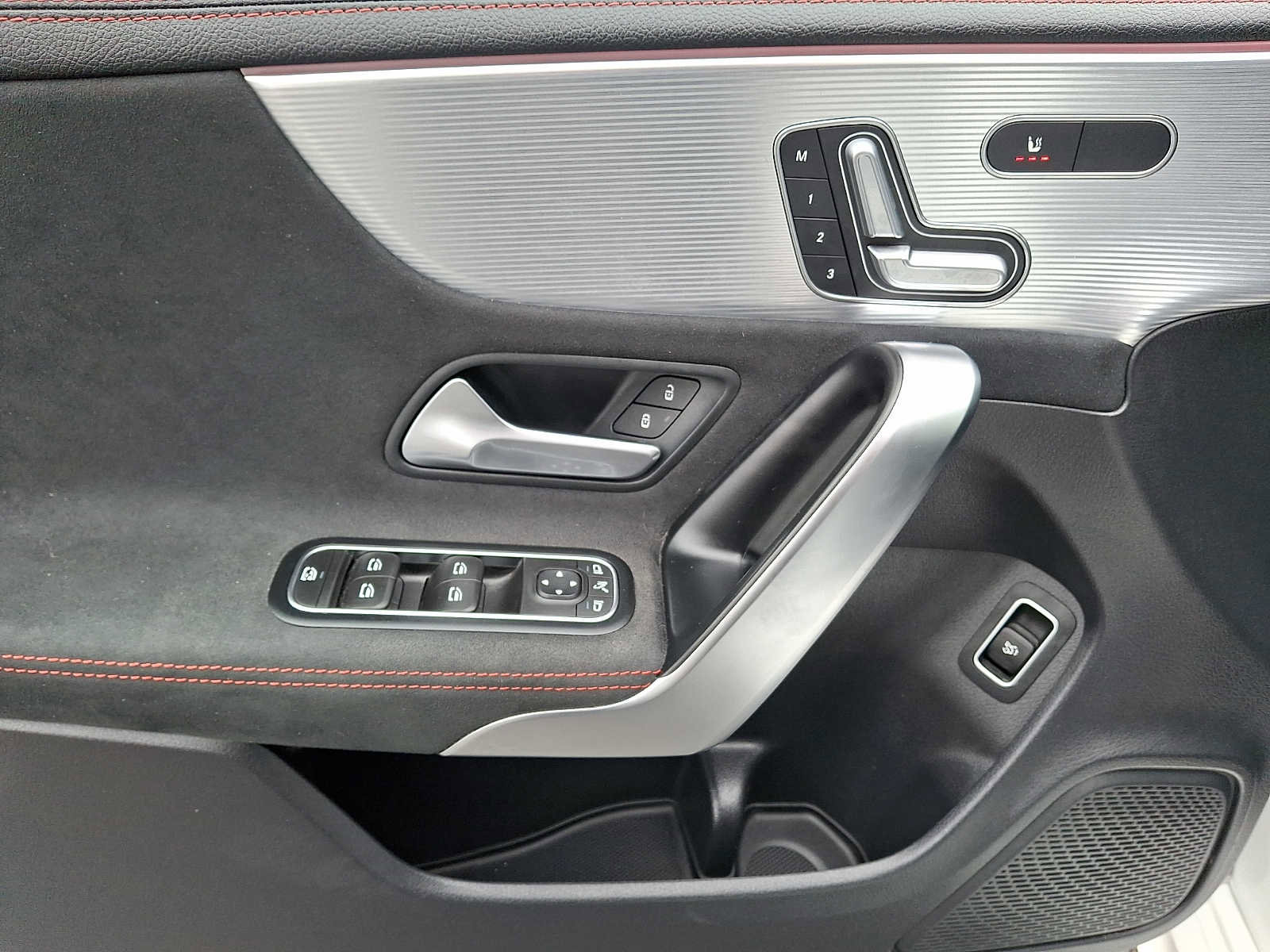 Used 2023 Mercedes-Benz CLA 250 4MATIC image 9